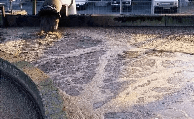 （圖：工業(yè)污水泡沫）